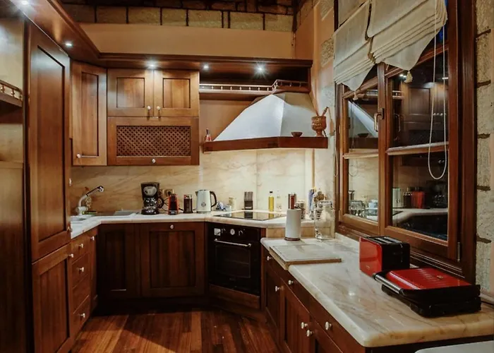 Panthea Stone Αίγιο