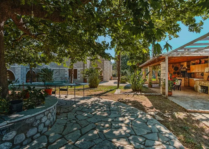 Panthea Stone * Αίγιο